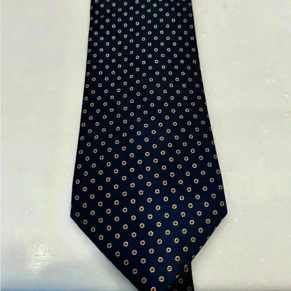 VINTAGE Designer BURBERRYS of London Blue Floral ALL Silk Tie (Burberry)  4” - Picture 6 of 6